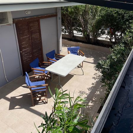 Sea La Vie - Beachfront Retreat Loutráki Exterior foto